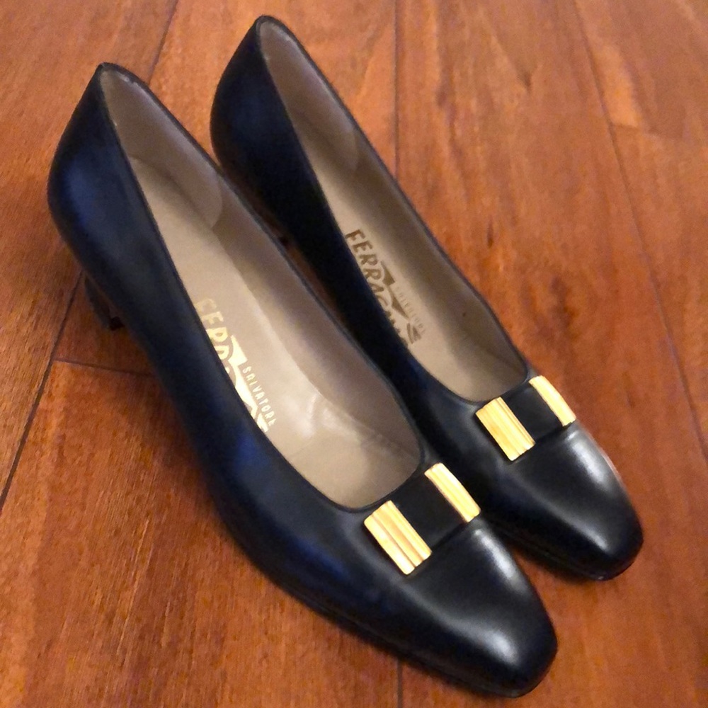 Vintage Salvatore farragamo navy leather heels